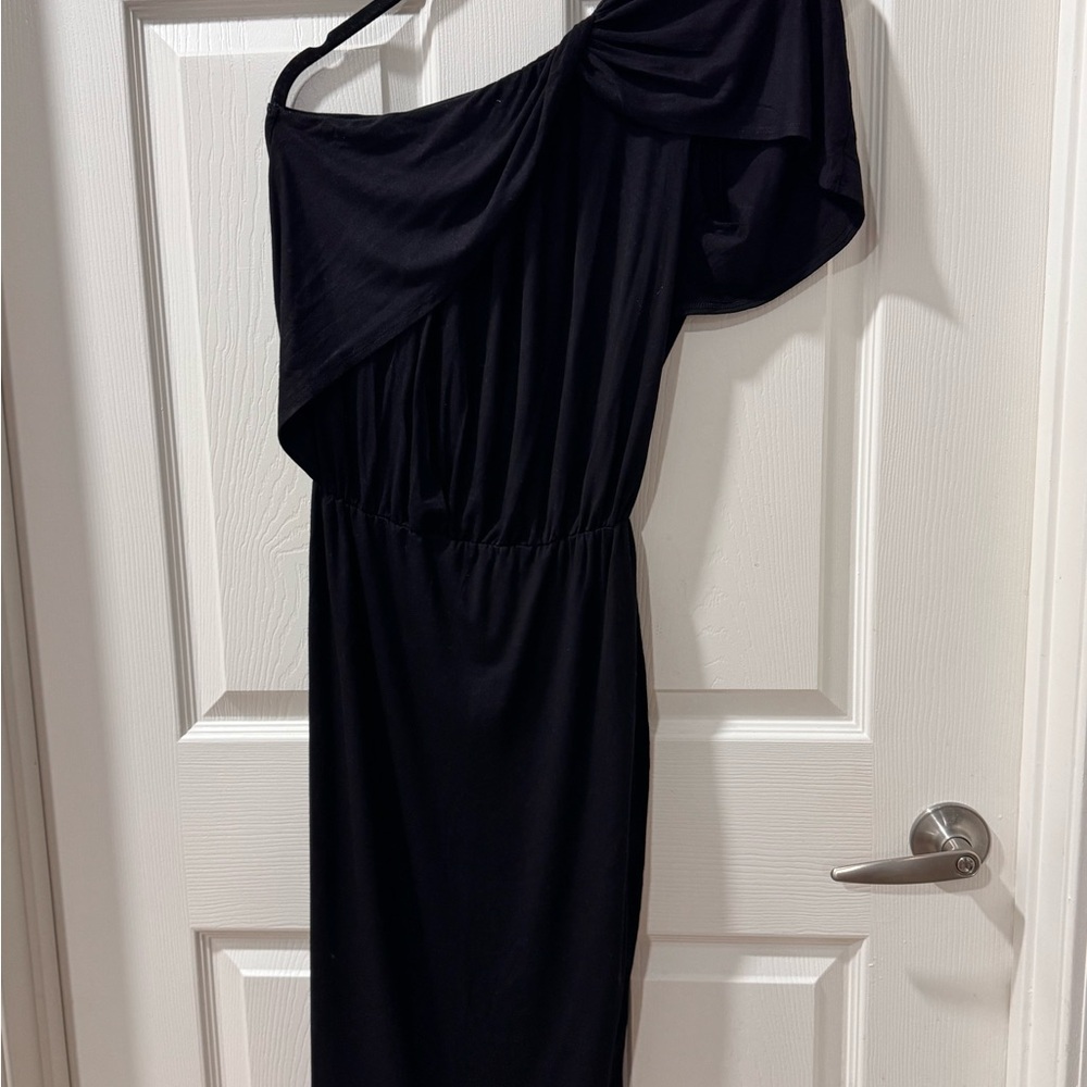 Elegant Black One-Shoulder Dress